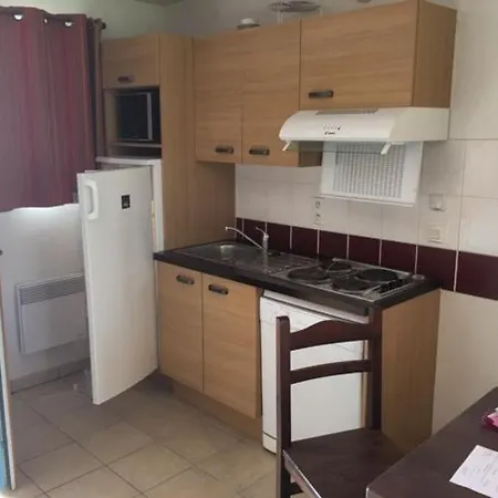 Дом отдыха Confortable Maison Dans Village Avec Piscine A *