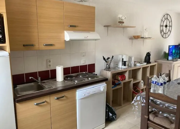 Confortable Maison Dans Village Avec Piscine A Дом отдыха