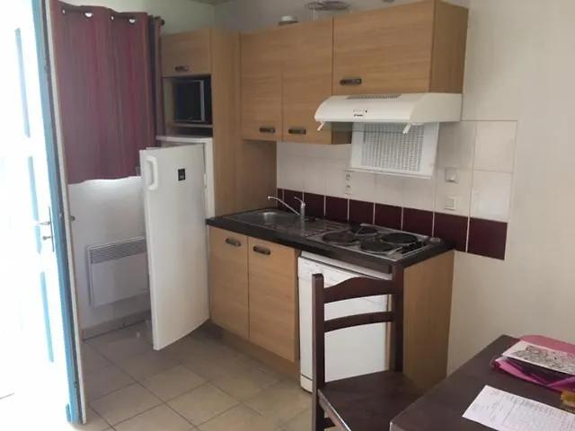 Дом отдыха Confortable Maison Dans Village Avec Piscine A *