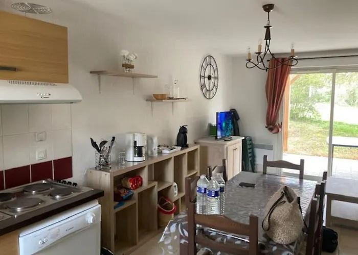 Confortable Maison Dans Village Avec Piscine A Кажар