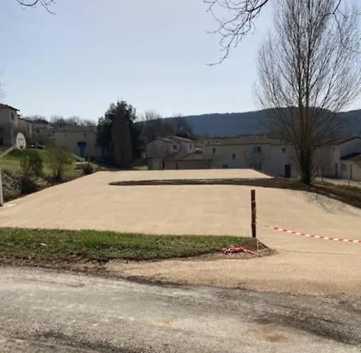 Дом отдыха Confortable Maison Dans Village Avec Piscine A *