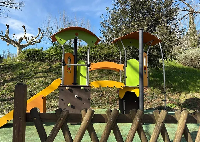 Confortable Maison Dans Village Avec Piscine A