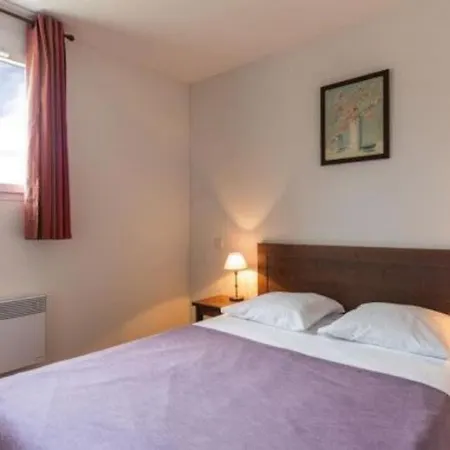 Confortable Maison Dans Village Avec Piscine A