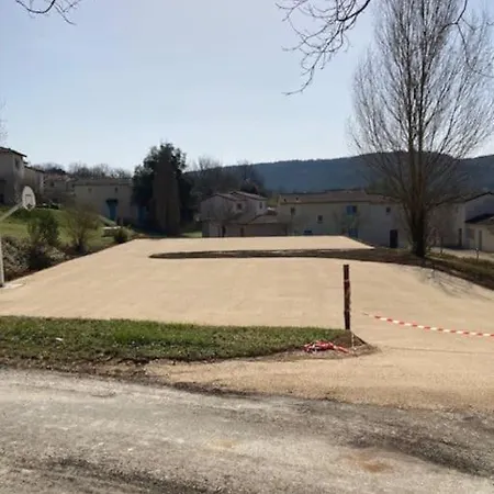 בית נופש Confortable Maison Dans Village Avec Piscine A *