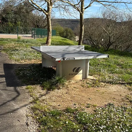 בית נופש Confortable Maison Dans Village Avec Piscine A *