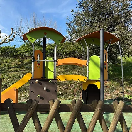 Confortable Maison Dans Village Avec Piscine A