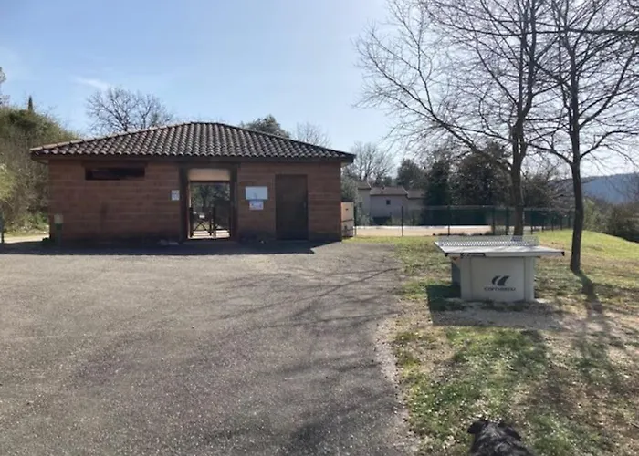 Confortable Maison Dans Village Avec Piscine A Ferienhaus *